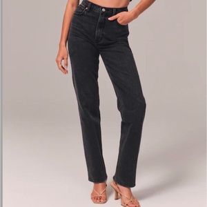Abercrombie & Fitch 90s Straight Ultra High Rise Jean CURVE LOVE
Color: black